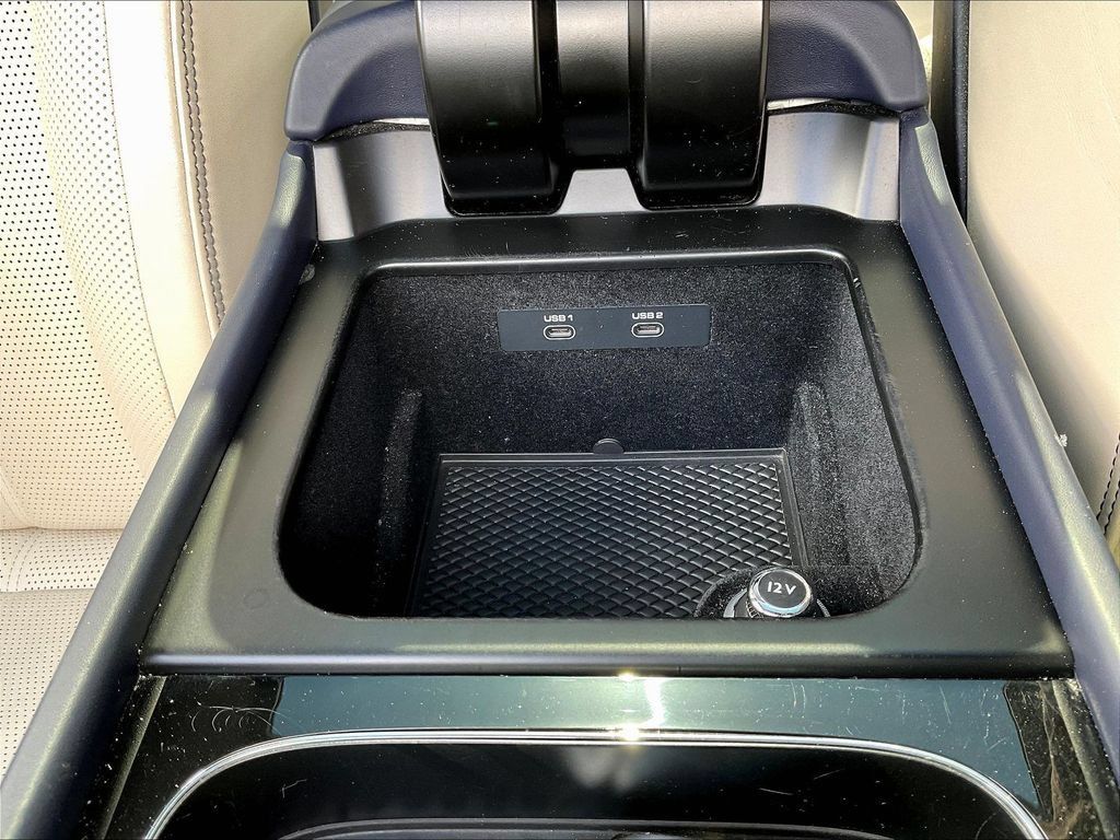 Used 2021 Bentley Bentayga AWD/4WD image 16