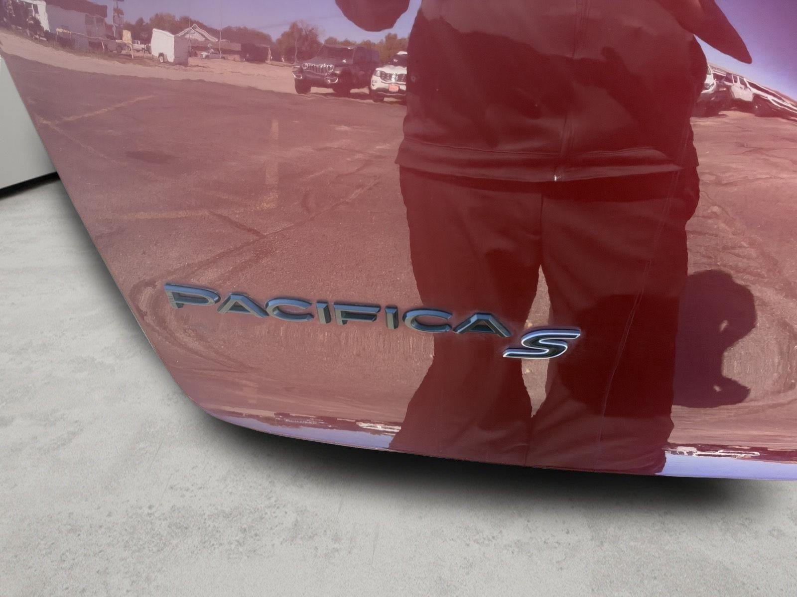 Used 2018 Chrysler Pacifica Touring-L Plus w/ Advanced Safetytec Group FWD image 28
