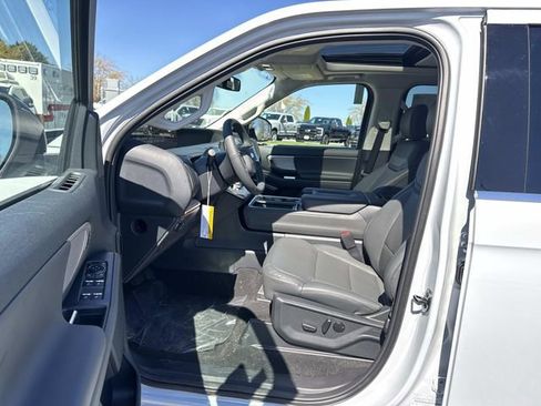 New 2026 Ford Expedition Active image 11