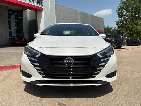 Used 2025 Nissan Versa SV FWD image 3