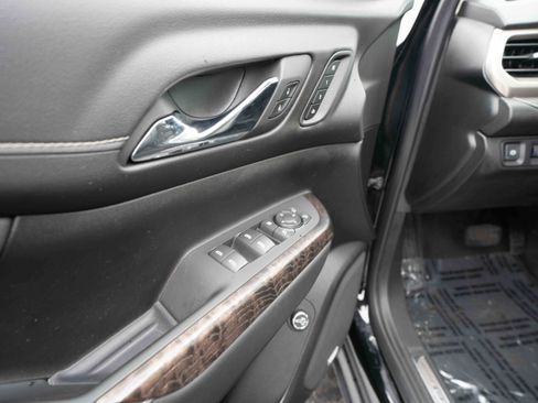 Used 2023 GMC Acadia Denali w/ Denali Ultimate Package AWD/4WD image 7