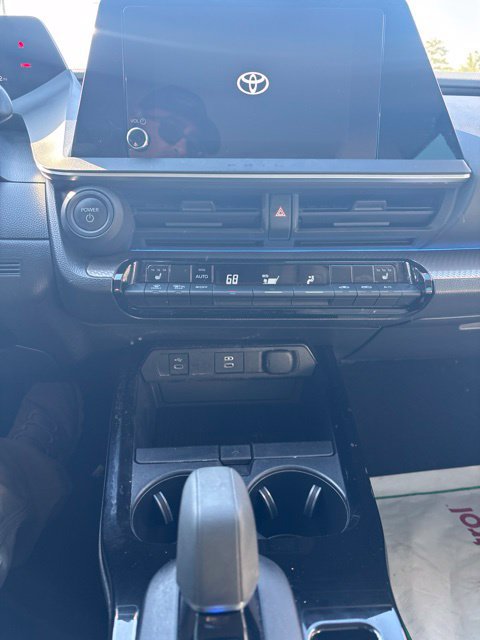 Used 2024 Toyota Prius XLE FWD image 11