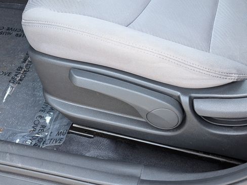 Used 2012 Hyundai Elantra GLS FWD image 19