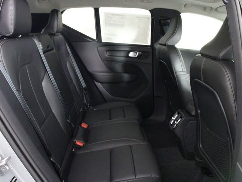 New 2026 Volvo XC40 B5 Ultra image 11