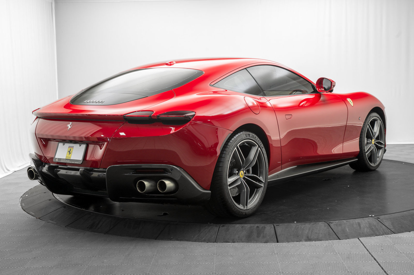 Used 2022 Ferrari Roma RWD image 7