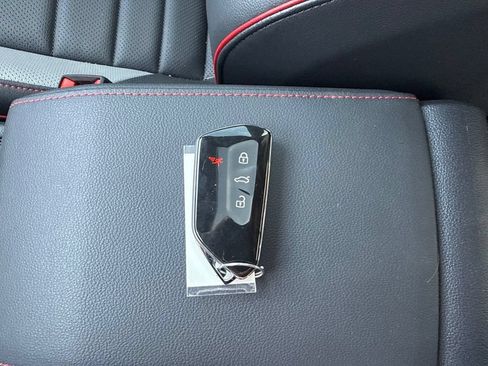 Used 2025 Volkswagen GTI SE FWD image 23