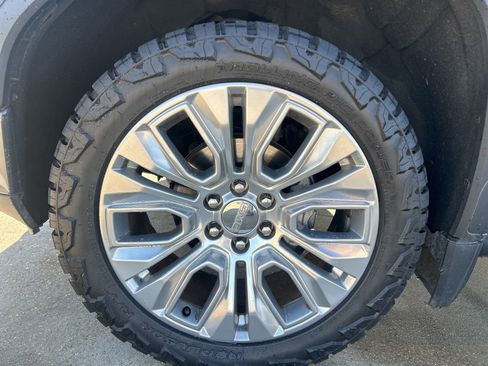 Used 2021 GMC Sierra 1500 Denali w/ Denali Ultimate Package AWD/4WD image 12