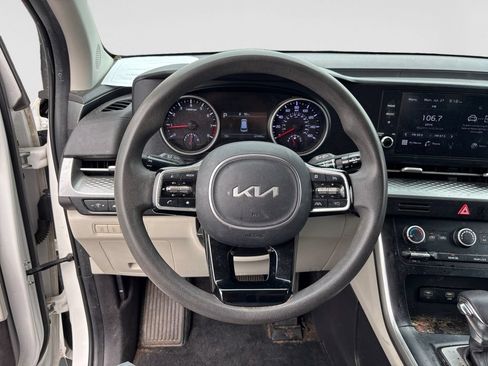 Used 2022 Kia Carnival LX FWD image 11