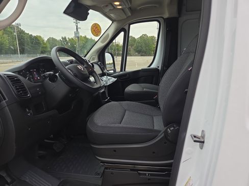 Used 2025 RAM ProMaster 2500 w/ Storage Group image 9