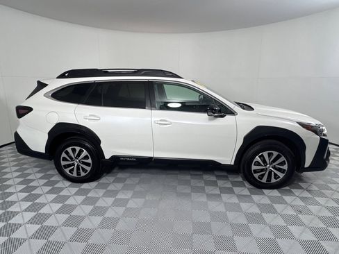 Used 2023 Subaru Outback Premium image 4