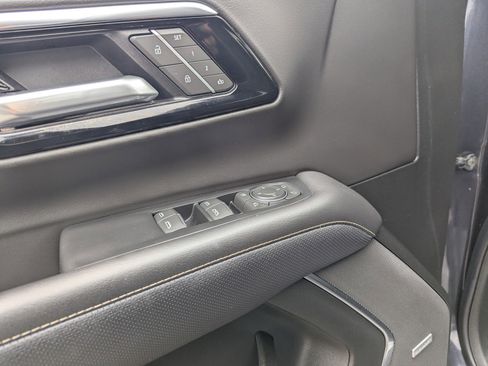 Certified 2025 Chevrolet Suburban Premier image 12