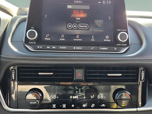 Used 2022 Nissan Rogue SV image 18