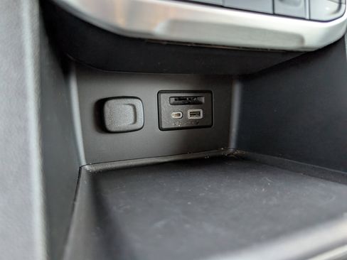 Used 2023 GMC Acadia SLT image 25