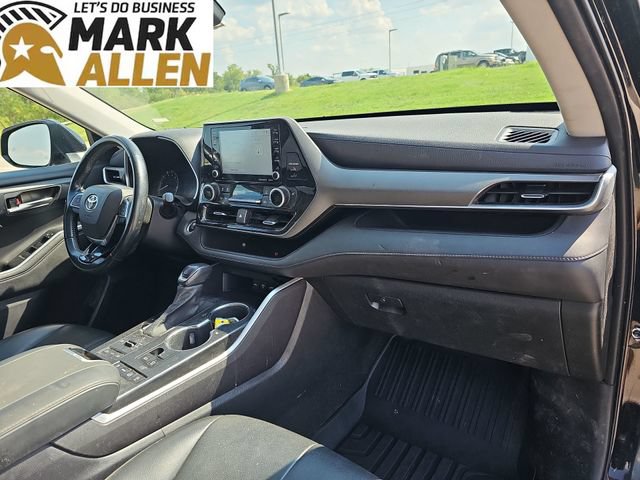 Used 2021 Toyota Highlander XLE AWD/4WD image 28