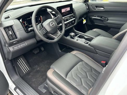 New 2026 Nissan Pathfinder Platinum AWD/4WD image 15