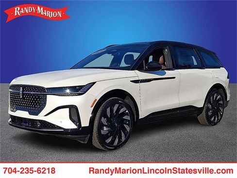 New 2026 Lincoln Nautilus Reserve w/ Jet Appearance Package image 1