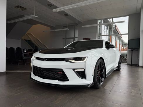 Used 2018 Chevrolet Camaro SS image 1