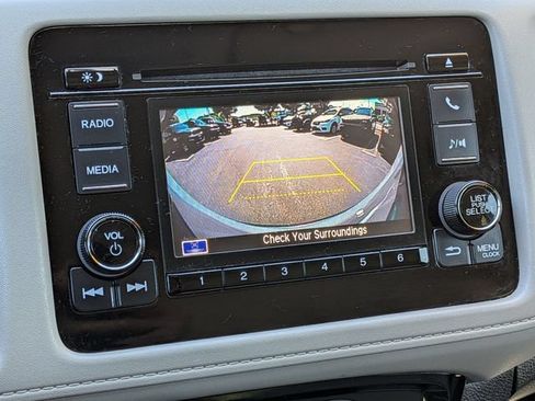 Used 2022 Honda HR-V LX image 23