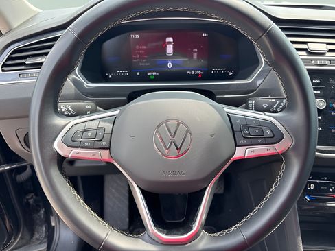 Used 2024 Volkswagen Tiguan SE FWD image 13