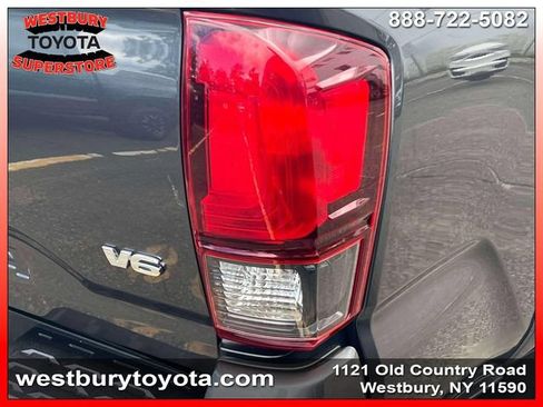 Used 2018 Toyota Tacoma TRD Sport AWD/4WD image 13