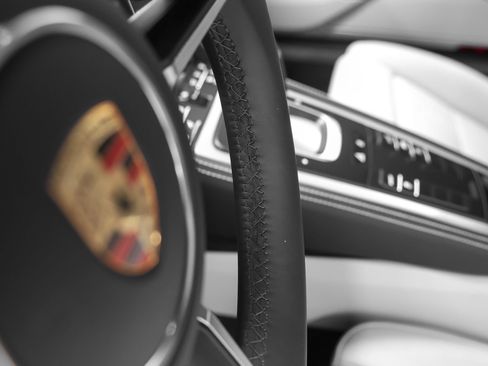 Certified 2025 Porsche 718 Cayman RWD image 37