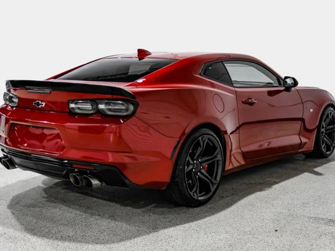 Used 2019 Chevrolet Camaro SS RWD image 6