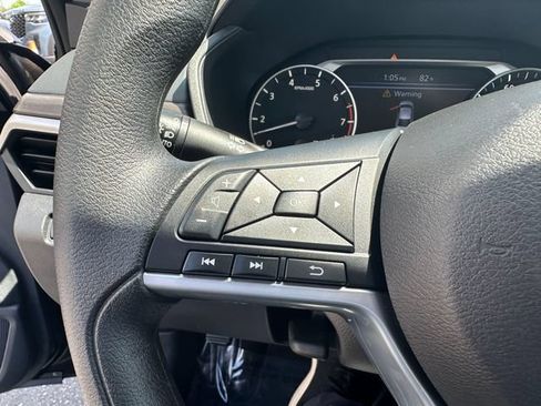 Used 2025 Nissan Altima 2.5 SV FWD image 13