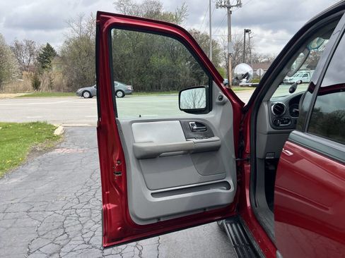 Used 2005 Ford Expedition XLT image 24