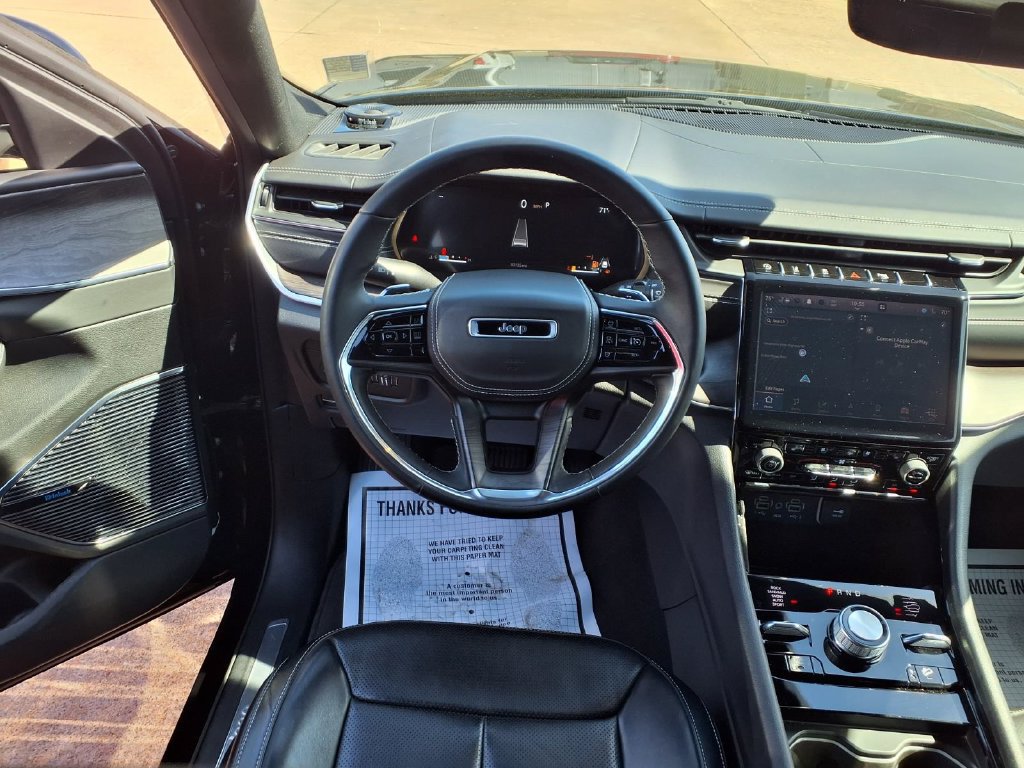 Used 2022 Jeep Grand Cherokee Overland AWD/4WD image 3