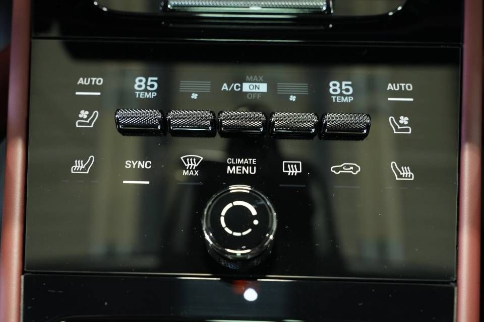 Certified 2026 Porsche Cayenne Coupe AWD/4WD image 23