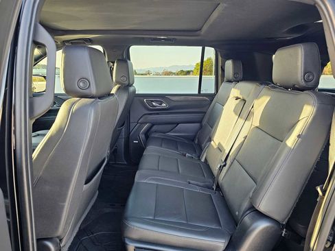 Used 2023 Chevrolet Suburban Z71 w/ Luxury Package image 18