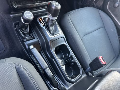 Used 2021 Jeep Wrangler Unlimited Sport image 34