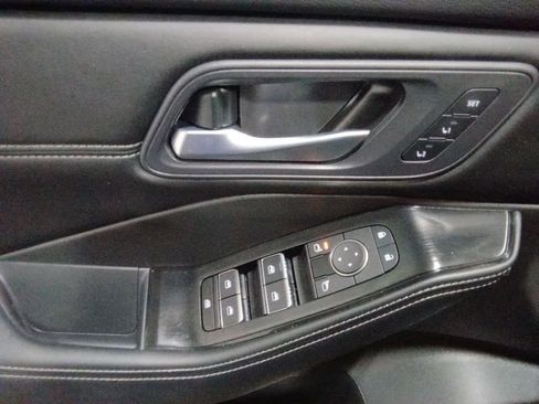 Used 2024 Nissan Rogue SL w/ SL Premium Package image 9