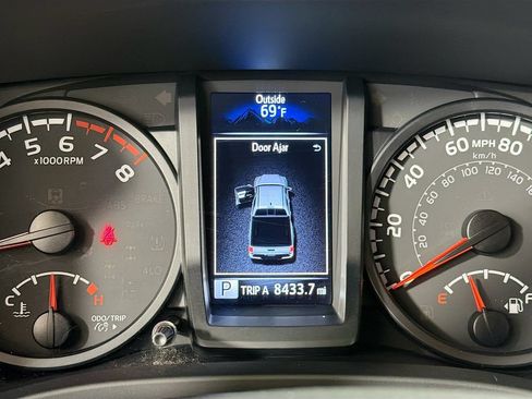 Used 2023 Toyota Tacoma SR AWD/4WD image 14