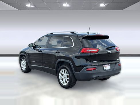 Used 2018 Jeep Cherokee Latitude Plus FWD image 3