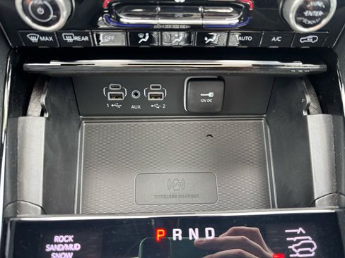 Used 2023 Jeep Grand Cherokee Overland w/ Advanced Protech Group III AWD/4WD image 27