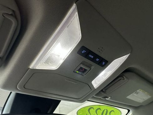 Used 2022 Toyota RAV4 XLE image 19