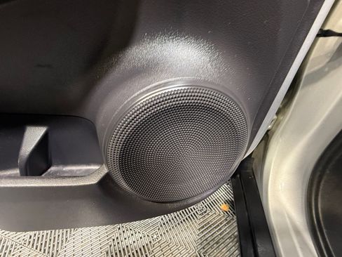 Used 2020 Nissan Kicks S image 27