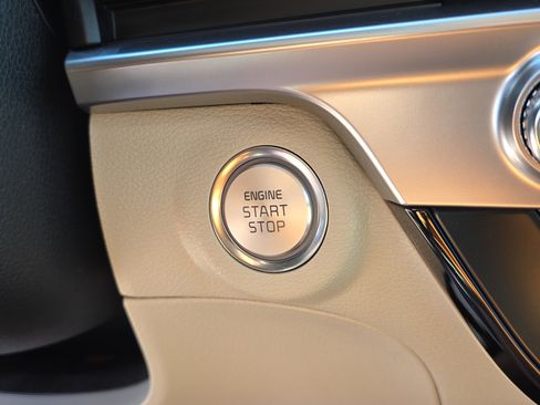 Used 2025 Kia Telluride S image 33