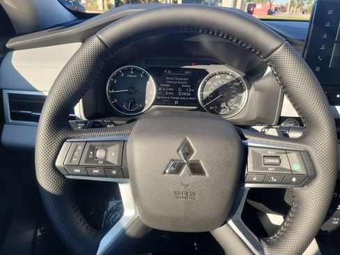 New 2026 Mitsubishi Outlander SE image 24