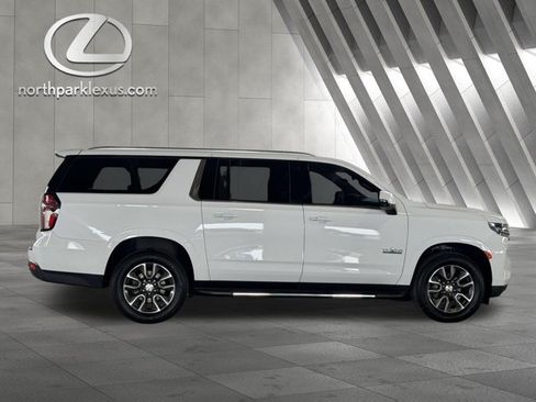 Used 2021 Chevrolet Suburban LT w/ LT Signature Package RWD image 4