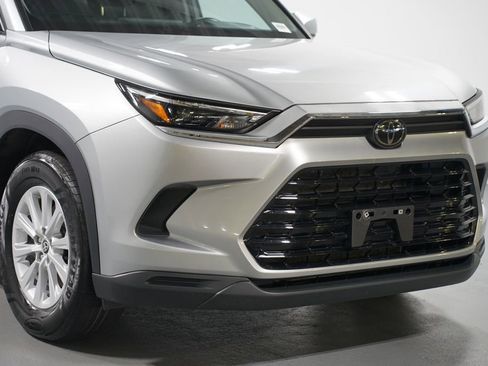 Used 2024 Toyota Grand Highlander XLE image 4