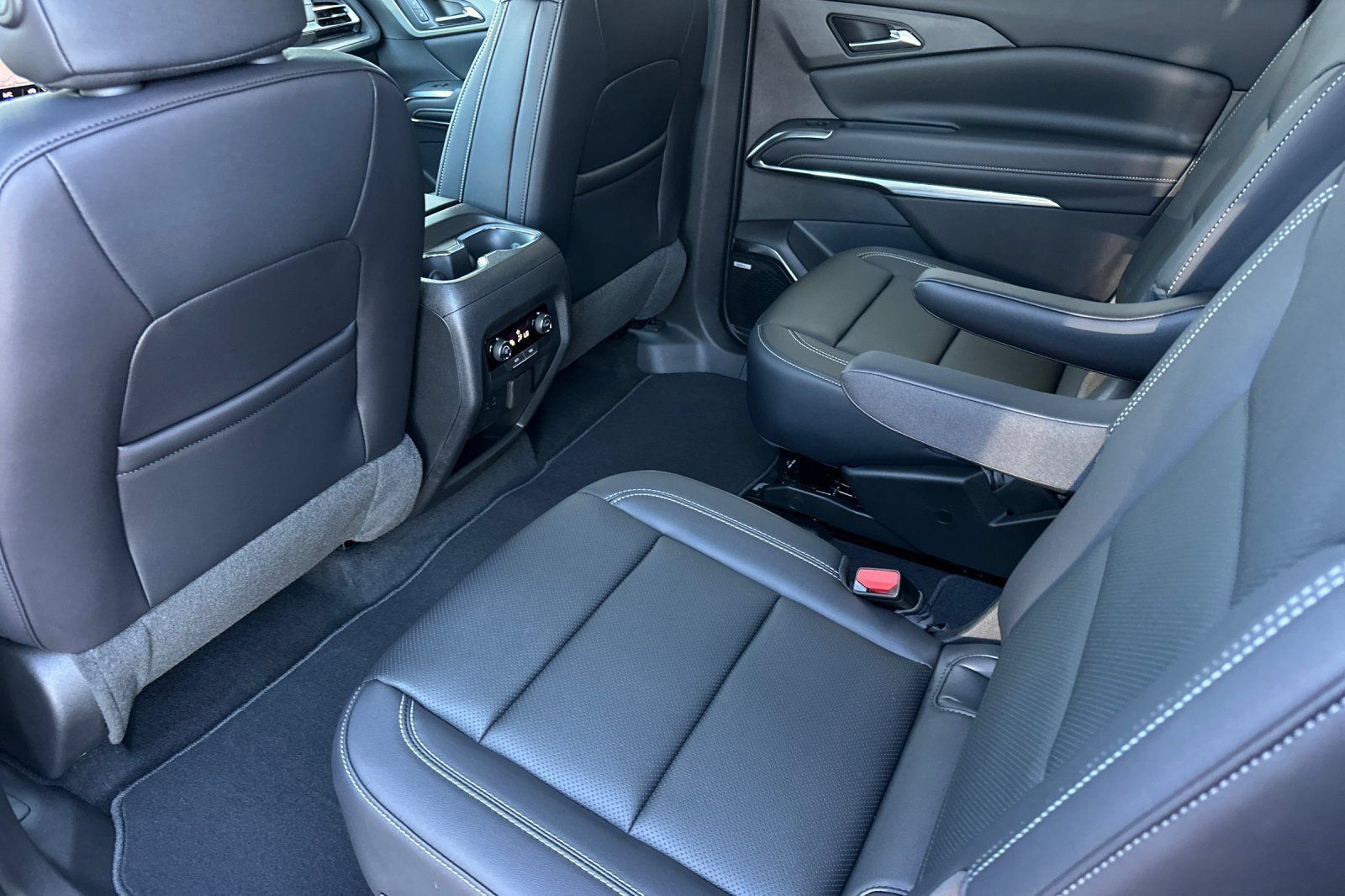 New 2026 Chevrolet Traverse LT w/ Enhanced Driving Package FWD image 12