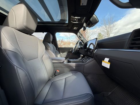 Used 2025 Lexus GX 550 image 46