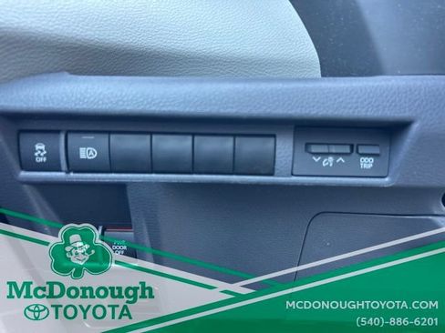 Used 2023 Toyota Sienna XLE FWD image 20