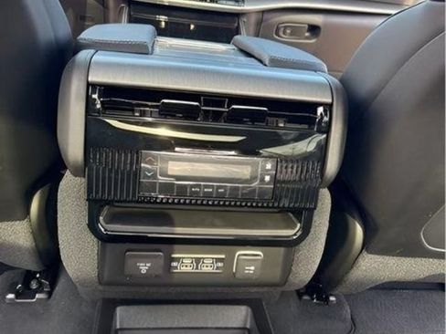 New 2026 Jeep Grand Wagoneer L 4WD w/ Premium Group I image 25