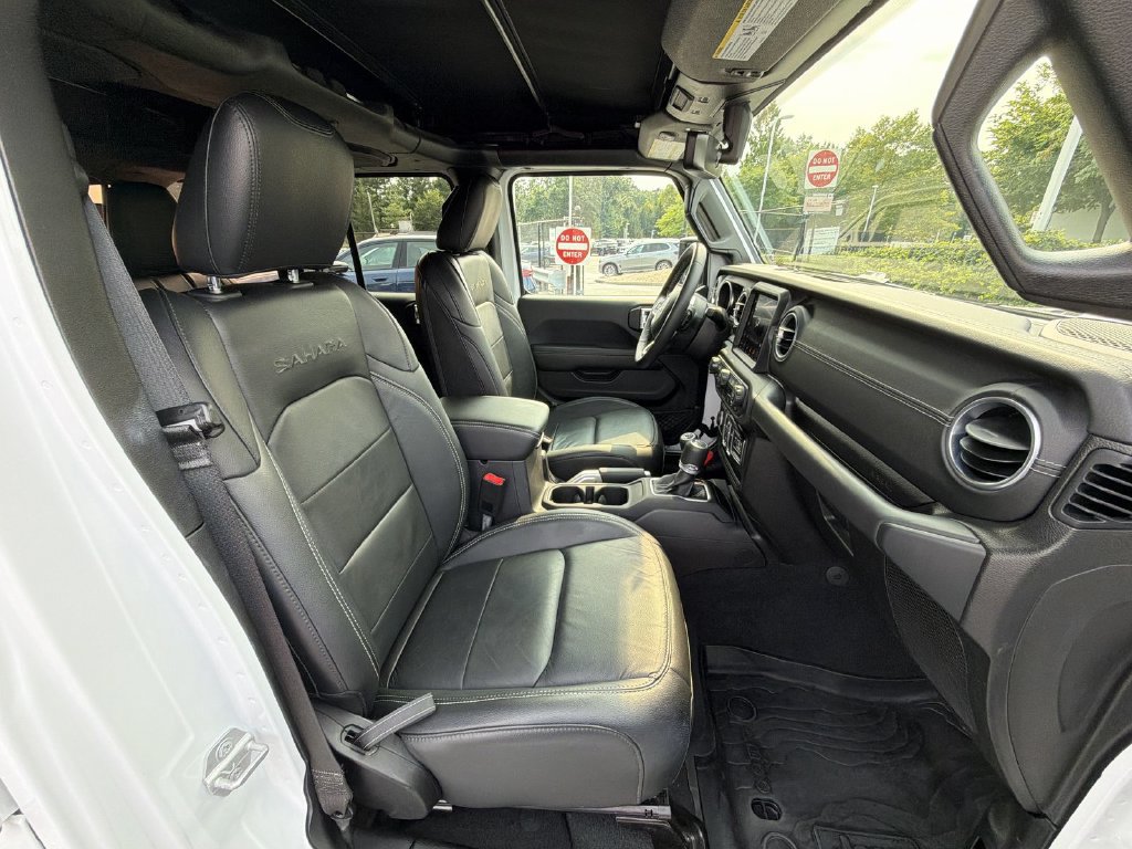 Used 2018 Jeep Wrangler Unlimited Sahara AWD/4WD image 22