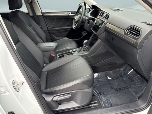 Used 2024 Volkswagen Tiguan SE AWD/4WD image 27