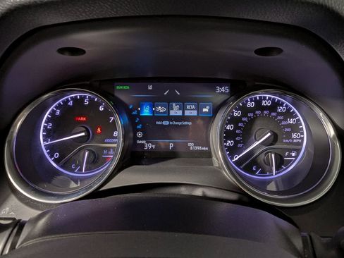 Used 2019 Toyota Camry XLE w/ Navigation Package image 29