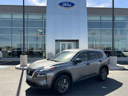 Used 2021 Nissan Rogue S image 1